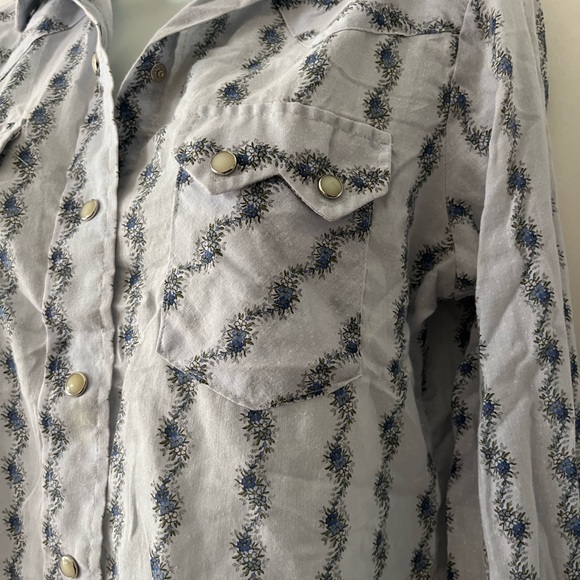 DC vintage women’s Blue Floral Shirt - Picture 4 of 10